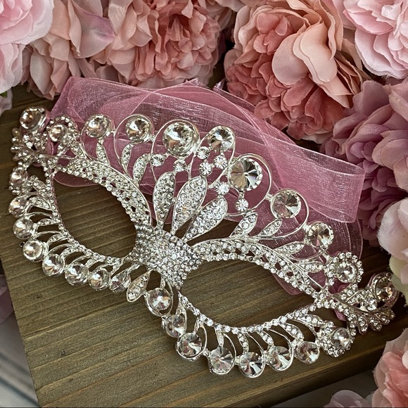 Stunning Crystal Venetian Masquerade Mask - Picture 3 of 14